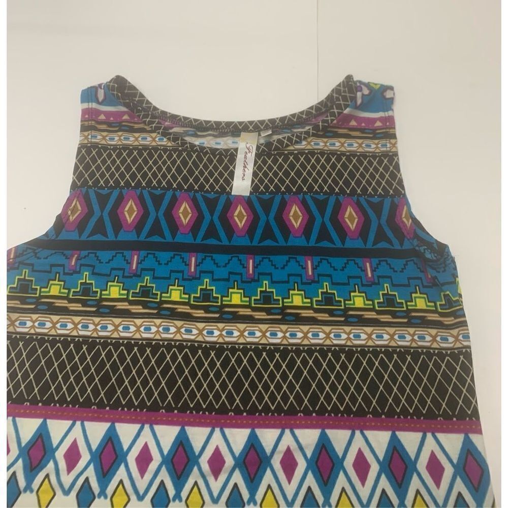 Sleeveless Patterned Dress - Picture 3 of 10